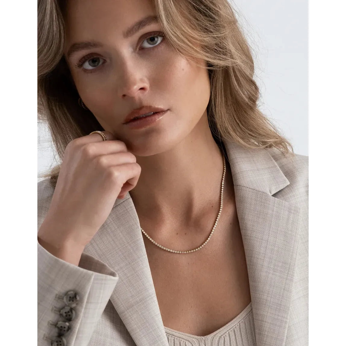 MOCKBERG SHINY TENNIS SMYKKE I GULLFARGET STÅL