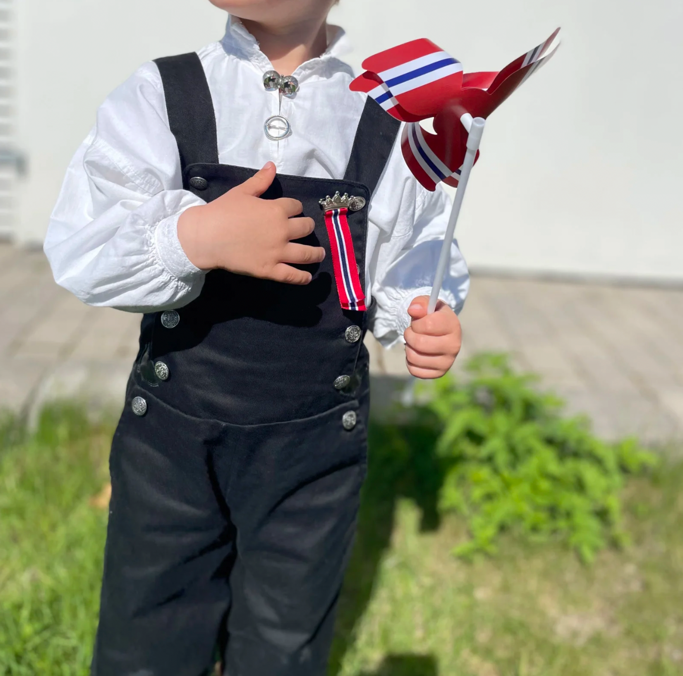 17. MAI SLØYFE MED BAMSE