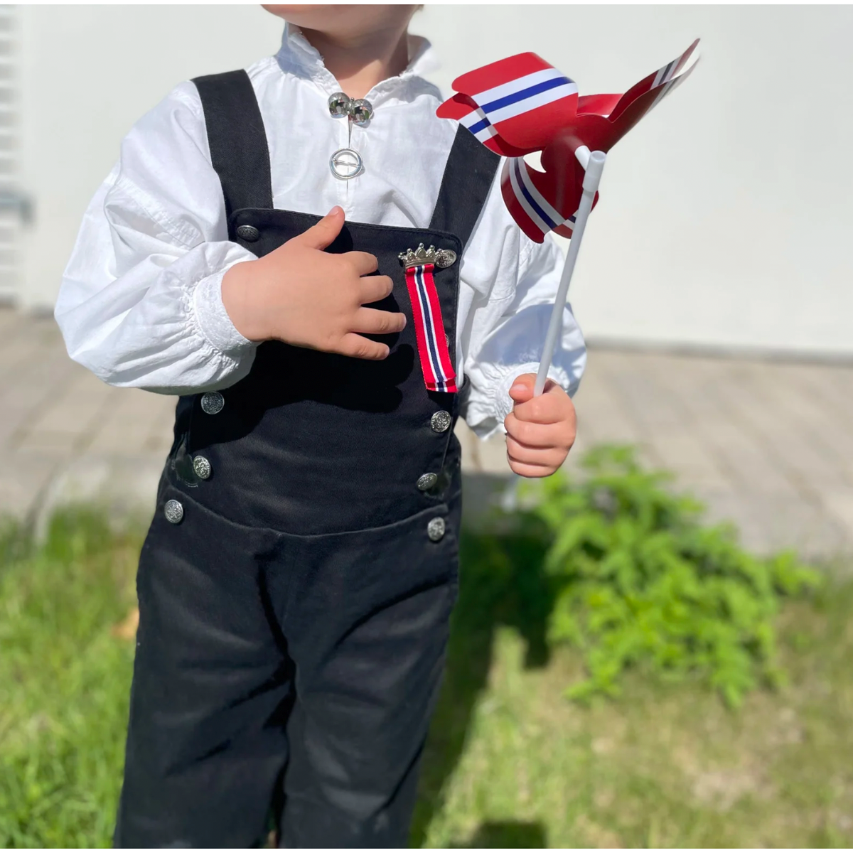 17. MAI SLØYFE MED BAMSE