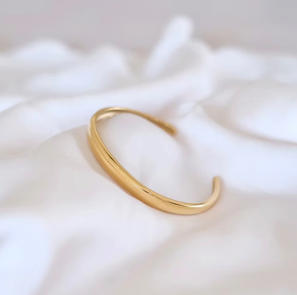 GOLDSTORY - CLASSIC OPEN BANGLE