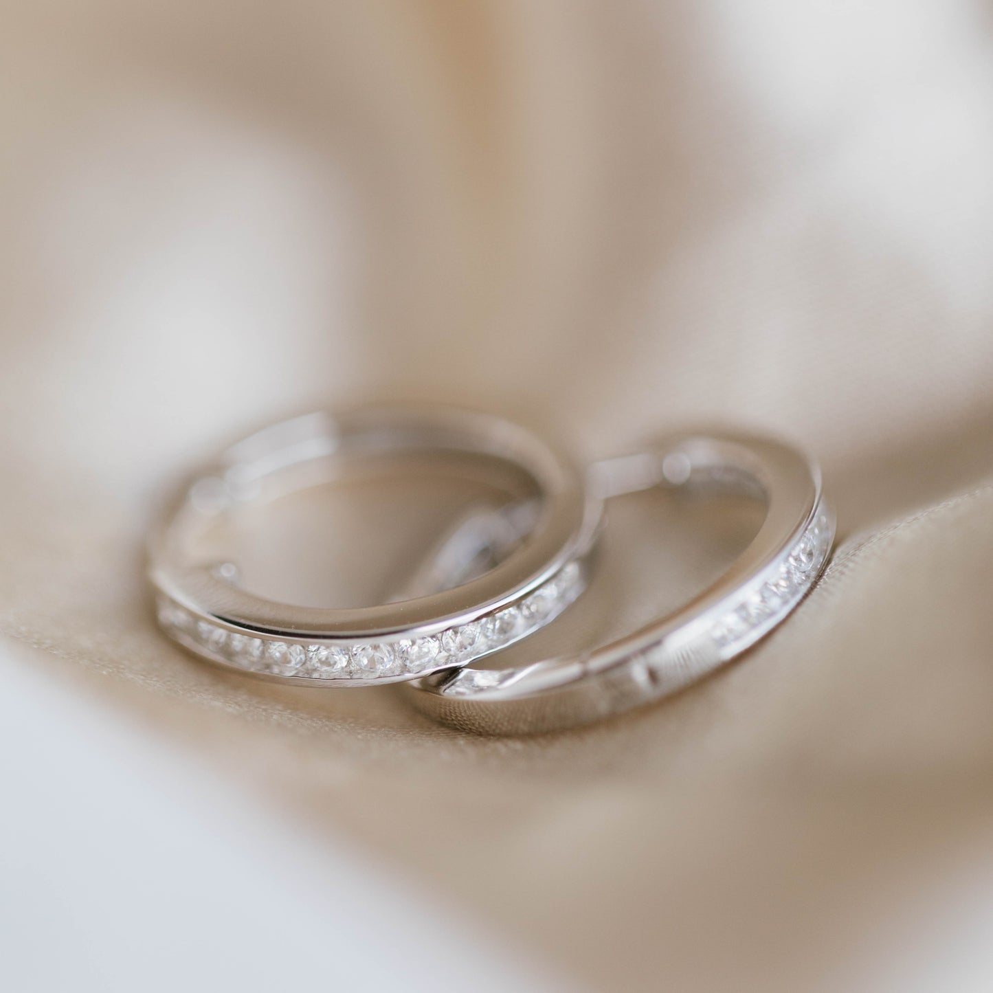 ØRERINGER I SØLV MED ZIRKONIA - PAN