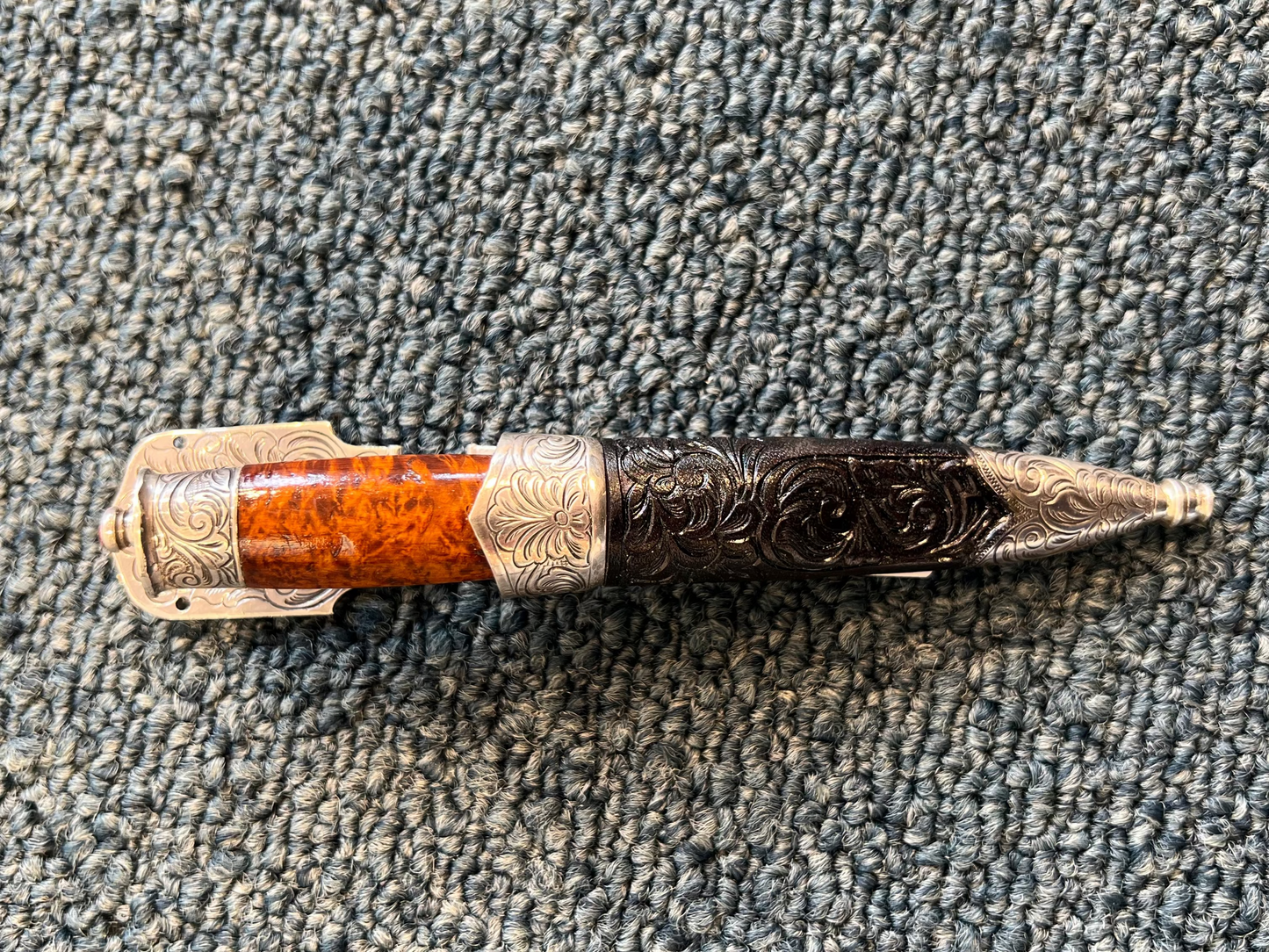 HÅNDLAGET SLIREKNIV DAME SORT