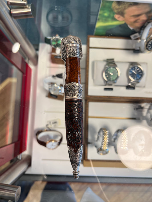 HÅNDLAGET SLIREKNIV TIL DAME BRUN