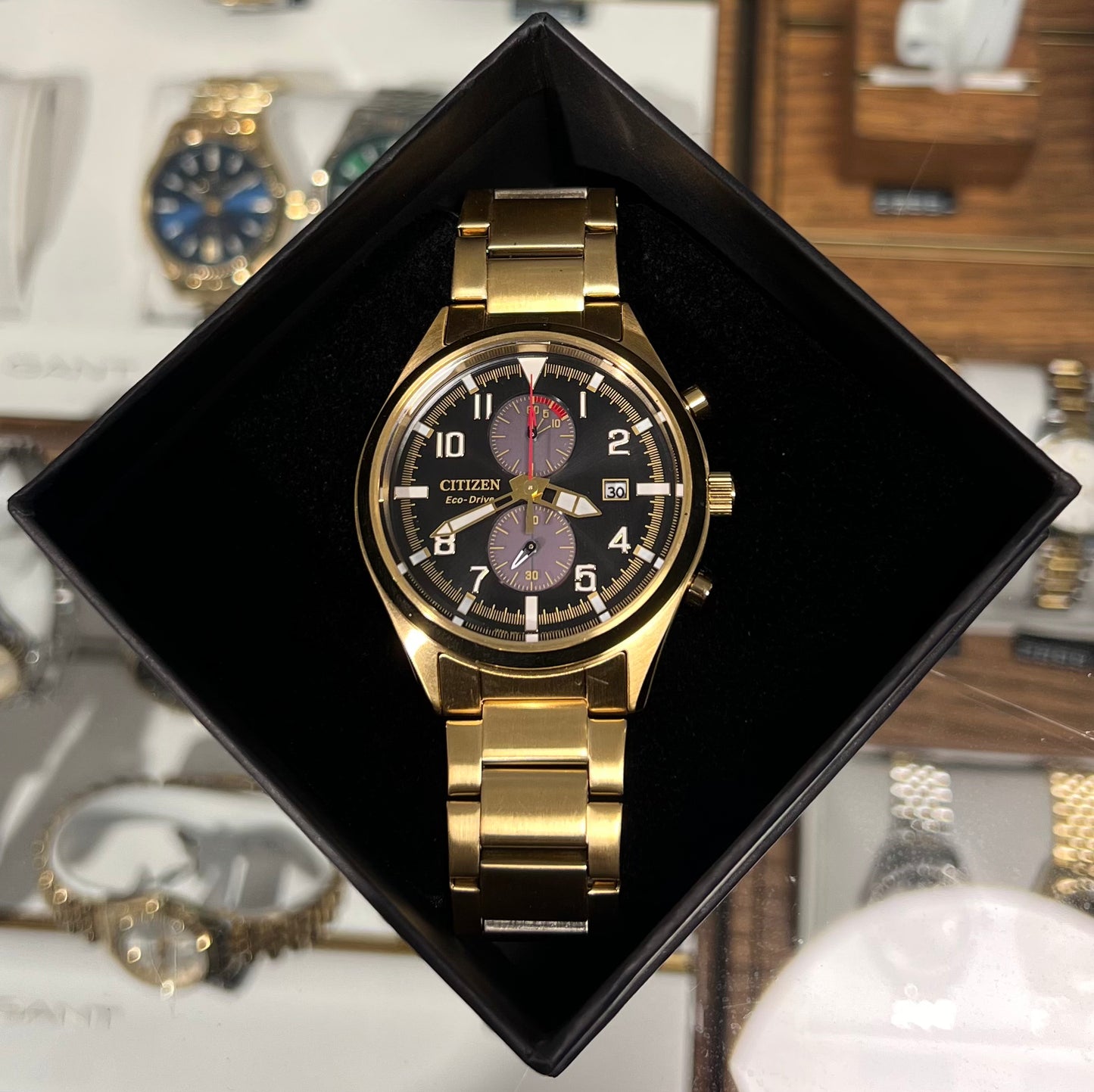 Citizen Eco Drive gullfarget med sort skive