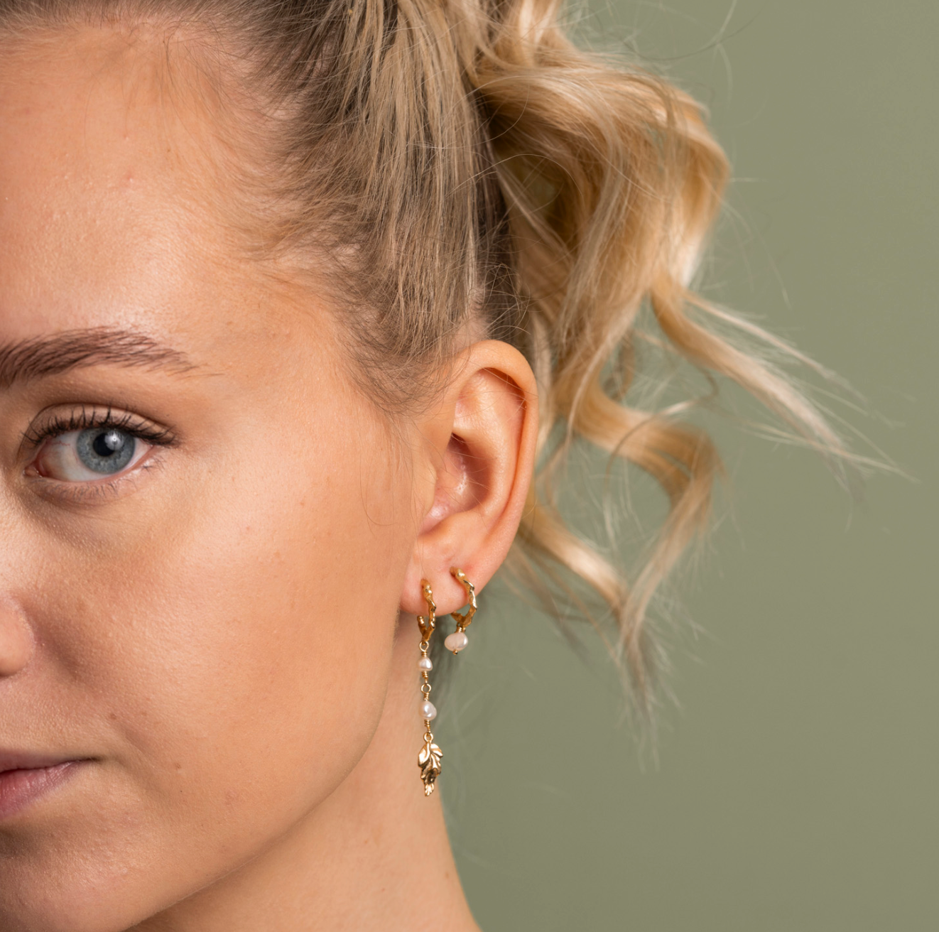 KESHI ØREPYNT I GULLFORGYLT SØLV