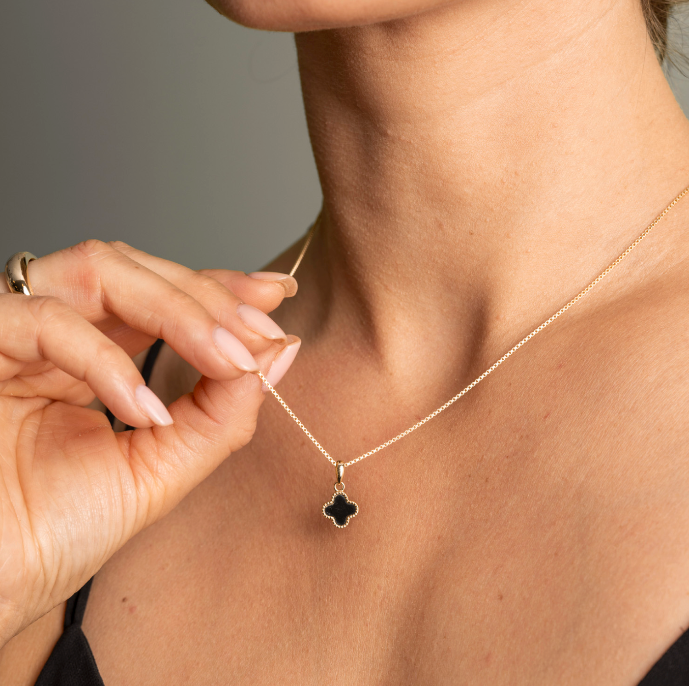 KLØVERSMYKKE I SORT