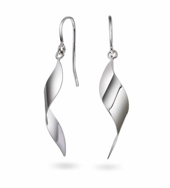 ØREPYNT I HVITT GULL