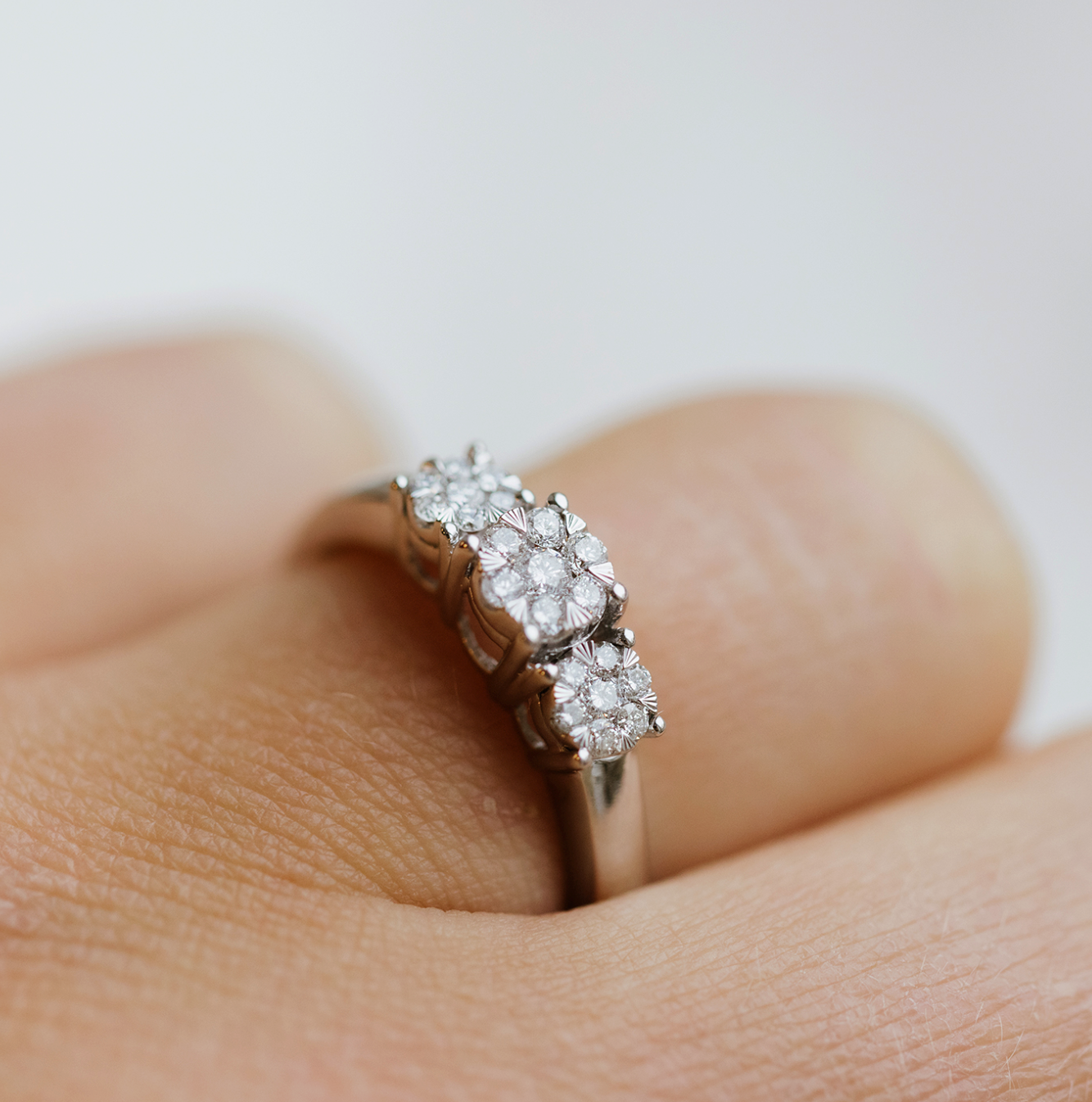 RING I GULL MED DIAMANT 0,25 CT.