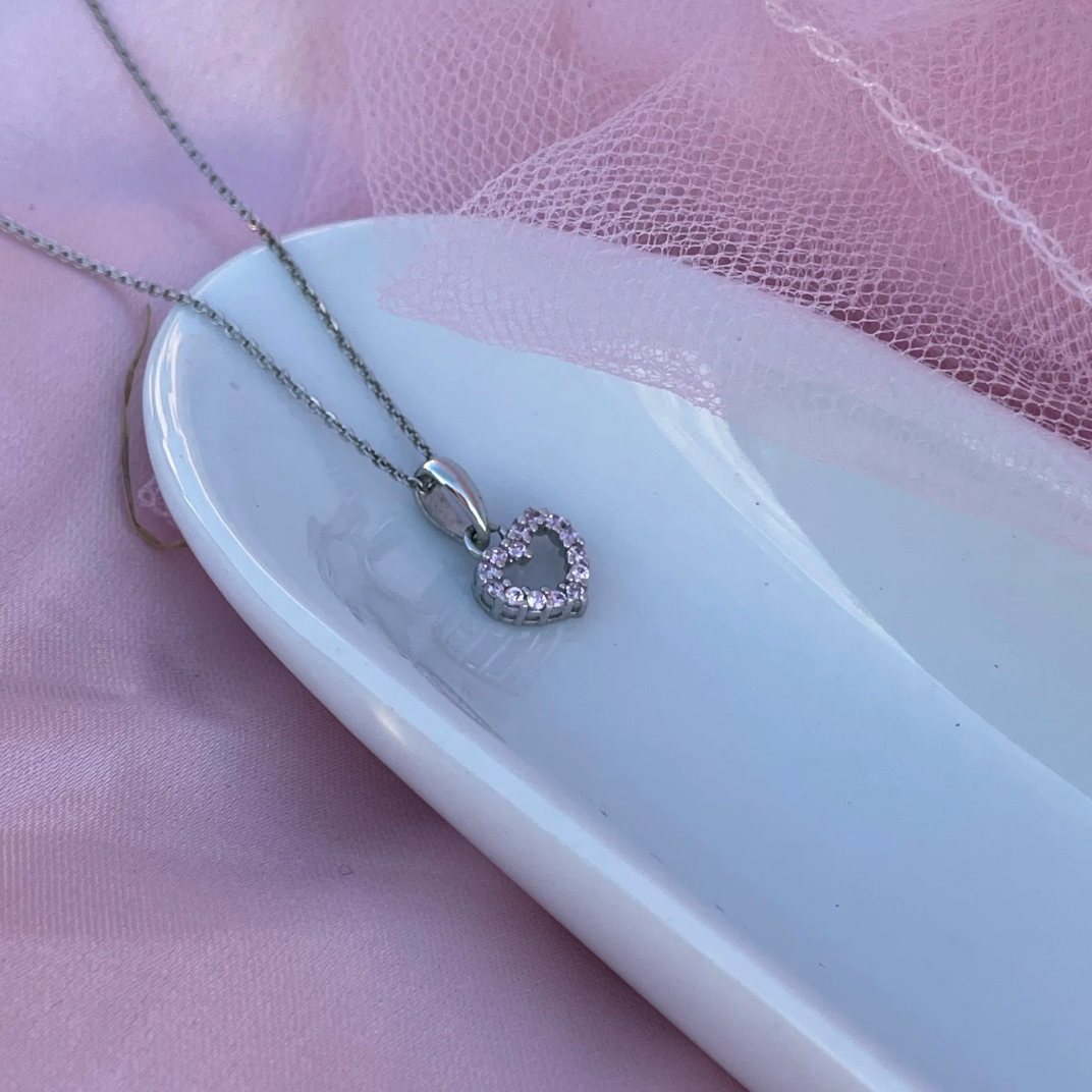 HJERTESMYKKE MED ROSA ZIRKONIA