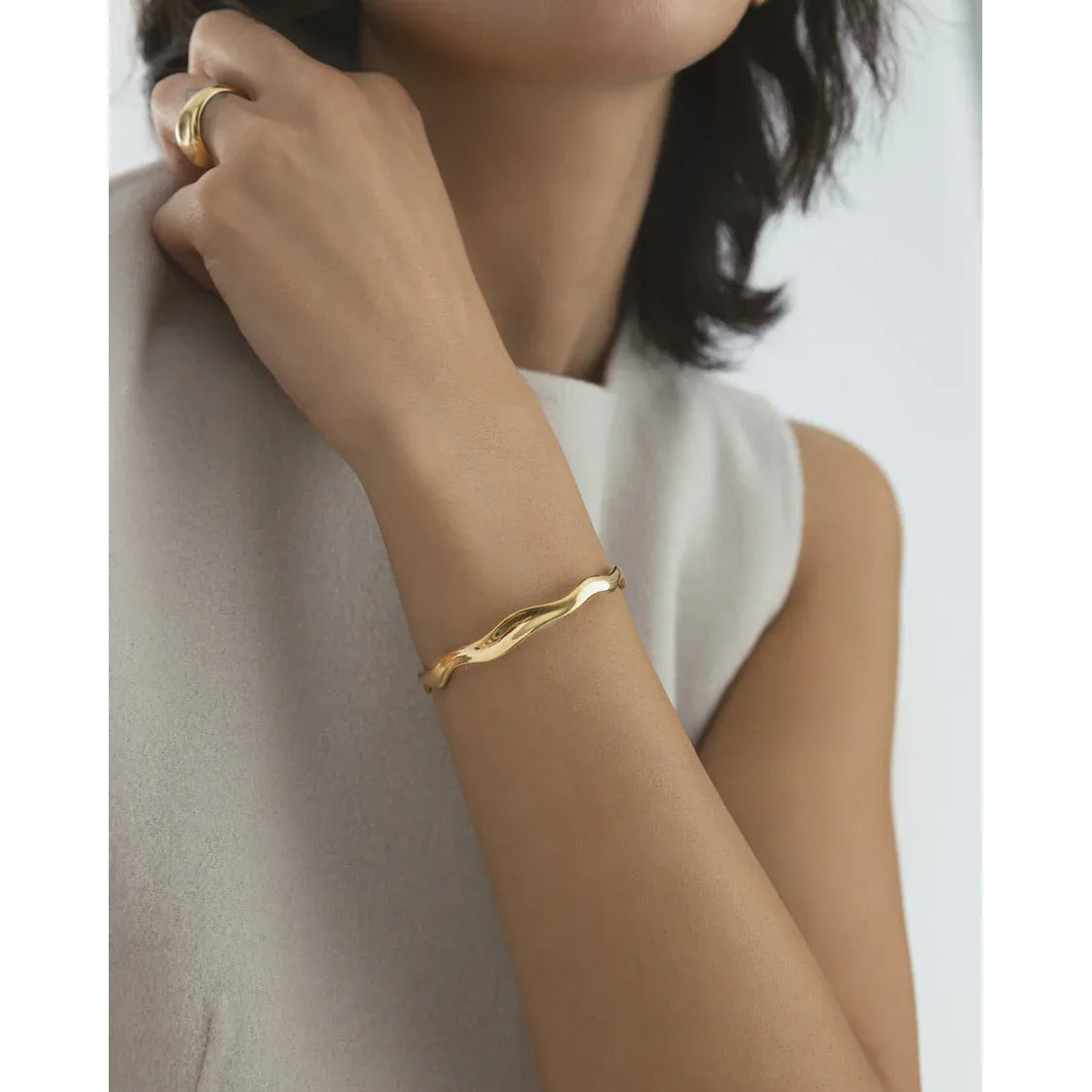 MOCKBERG WAVY BOLDED CUFF GOLD BRACELET