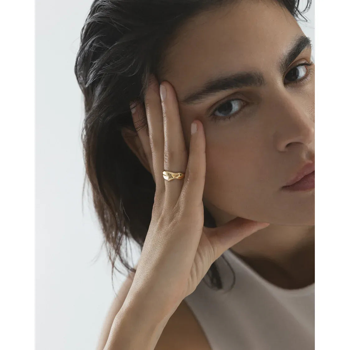 MOCKBERG WAVY BOLDED GOLD RING